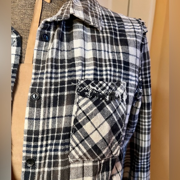 White Crow sz M Black Plaid Flannel Crochet Back Button Up Shirt Buckle - Picture 4 of 6